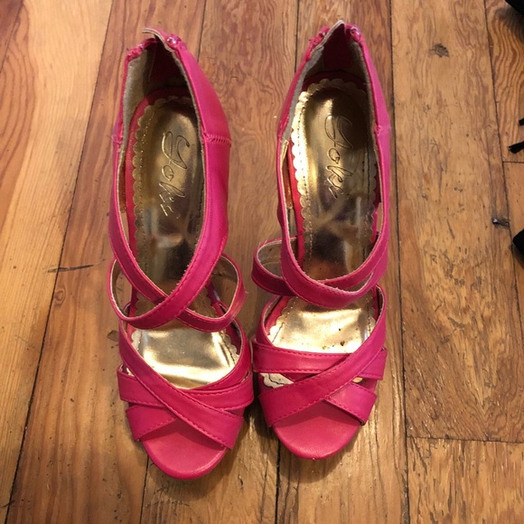 Heels - Picture 1 of 3